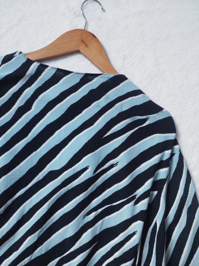 TOPSHOP Zebra Print Tie Front Blouse (Category: Blouses) located in Marikina City. Submitted by lovealexia (Listing ID 1434364558, Image 2). Description: — New and washed — Large on tag (Fits M-XL) With minor flaw: Color transfer at the back, as seen in 2nd photo. Zara H&M Bershka.