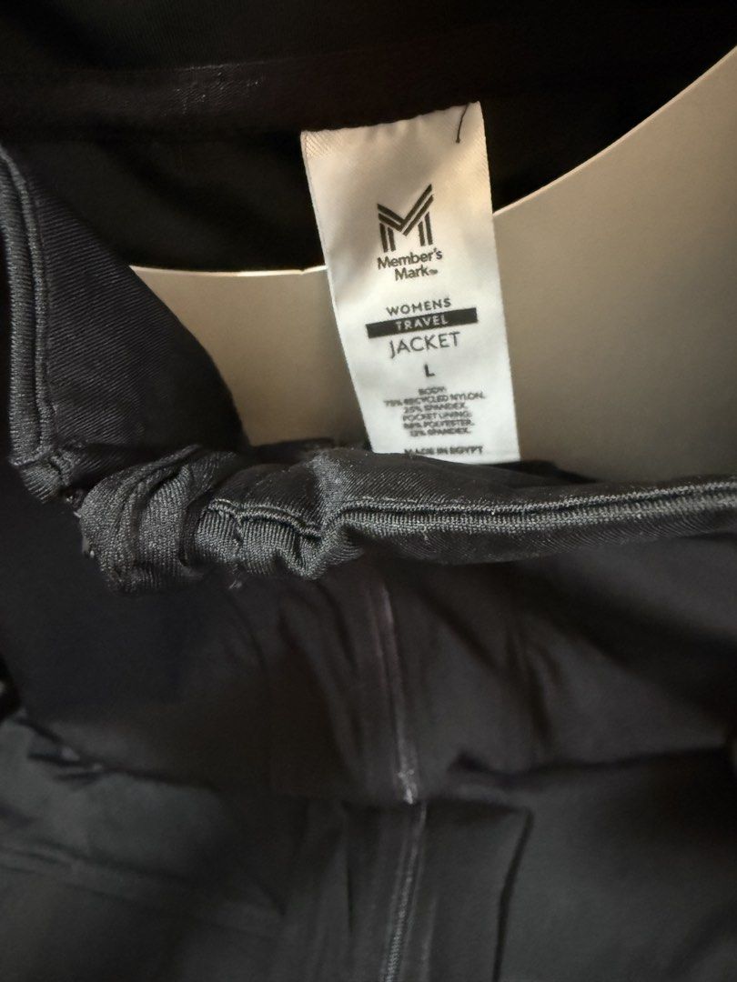 Travel jacket (Category: Coats, Jackets and Outerwear) located in Cavite. Submitted by moriah.17 (Listing ID 1434183432, Image 3). Description: .