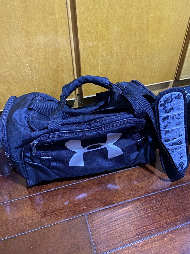 Under Armour Gym bag / Duffel bag (Category: Sling Bags) located in Valenzuela. Submitted by decluttermaniac (Listing ID 1434377280, Image 3). Description: • 100% authentic • only the padding of the sling needs fixing, other than that the whole bag is still good • forgot the actual name for this bag , not a super big duffel bag but not too small either (bought this awhile back pa!) • rfs cant use na, need new space • can do meetup for taft area.