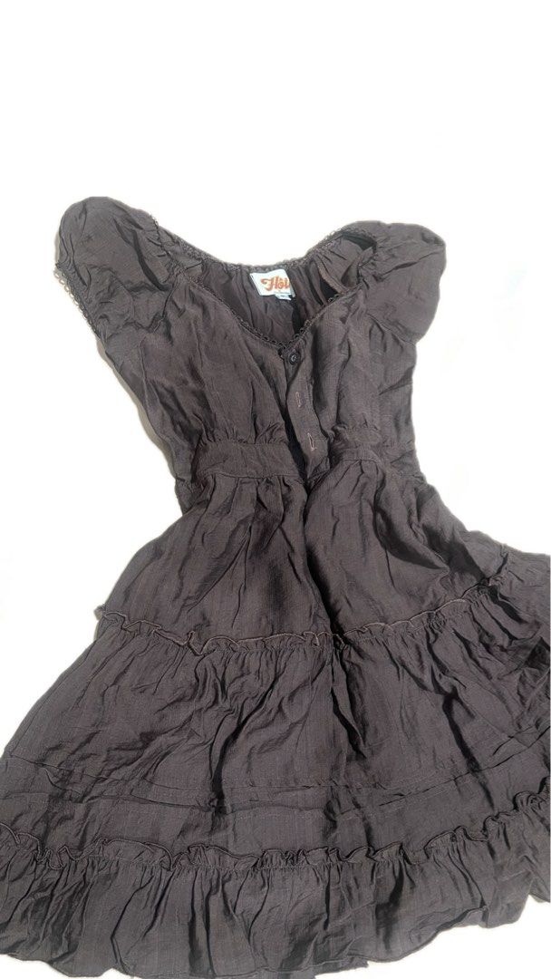 vintage brown dress (Category: Dresses) located in Taguig. Submitted by i.mariem (Listing ID 1434210252, Image 2). Description: pinterest girly coded! lightweight 3-layered dress / no flaws / bought it for 1,200 and never worn rfs: not my style anymore MOP: GCash can deliver via lalamove or grab.