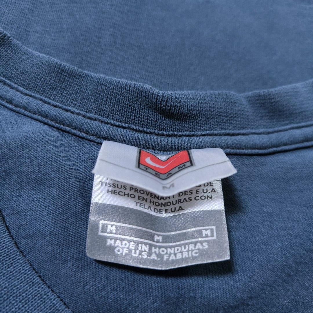 Vintage Honolulu Marathon Nike Red Tag (Category: Tshirts & Polo Shirts ) located in Guimba. Submitted by naztystuff (Listing ID 1434182469, Image 3). Description: size medium can fit large fair condition even fading, lightly loose collar, crackprint.