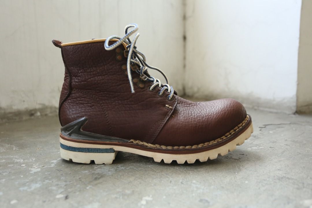 Visvim - F/W 11 - Zermatt Boots-Folk (Category: Boots) located in Manila. Submitted by graymatter_ (Listing ID 1434183030, Image 2). Description: Visvim - F/W 11 - Zermatt Boots-Folk Characterized by premium leather on the upper, this new iteration keeps hold of the familiar quality-centric FOLK details matched with white/blue lacing, brass eyelets, welded metal wares and contrast midsole stitching. *PU Heel Stabilizer *Natural Cork Footbed *Whit