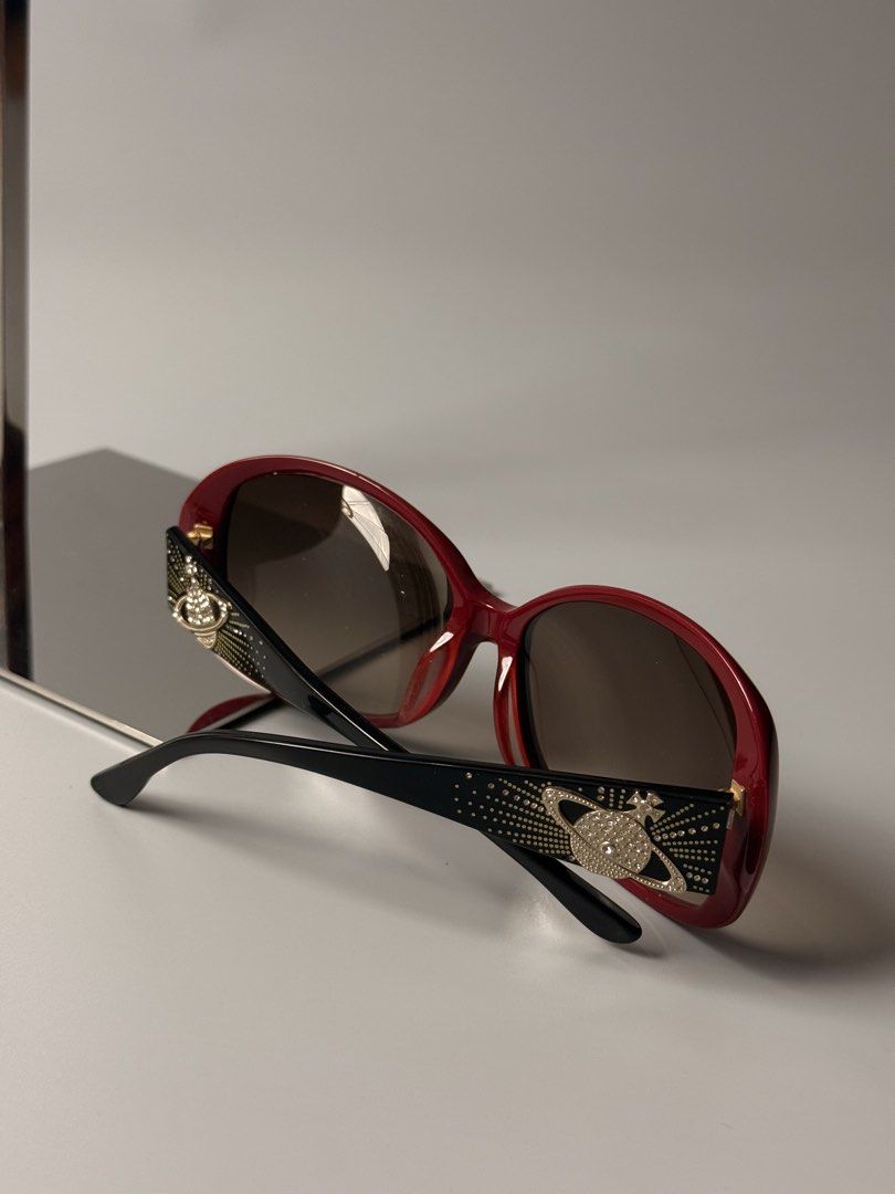 Vivienne Westwood Sunglasses (Category: Sunglasses & Eyewear) located in San Pablo. Submitted by zzz.archvs (Listing ID 1434309554, Image 3). Description: Still in great condition Minimal unnoticeable scratches on lens Made in italy.