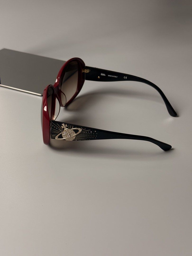 Vivienne Westwood Sunglasses (Category: Sunglasses & Eyewear) located in San Pablo. Submitted by zzz.archvs (Listing ID 1434309554, Image 1). Description: Still in great condition Minimal unnoticeable scratches on lens Made in italy.