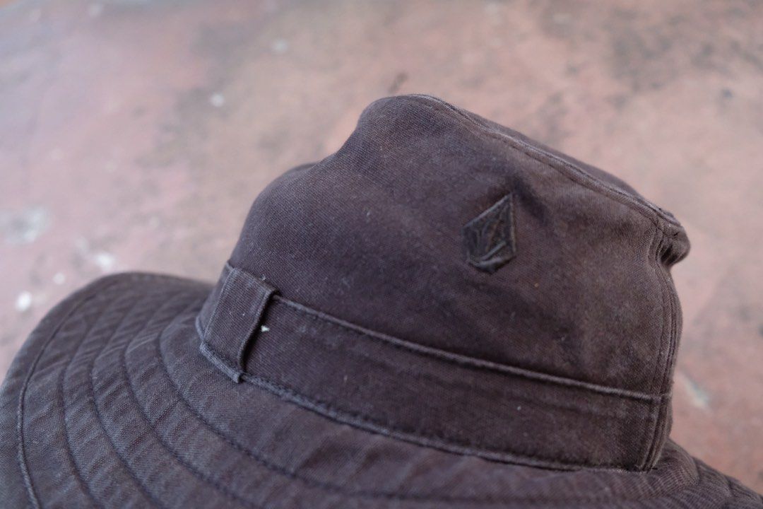 volcom bush hat (Category: Caps & Hats) located in Cainta. Submitted by plus.eighty.one (Listing ID 1434307588, Image 3). Description: volcom bush hat size s-m condition : light signs of usge surfing .