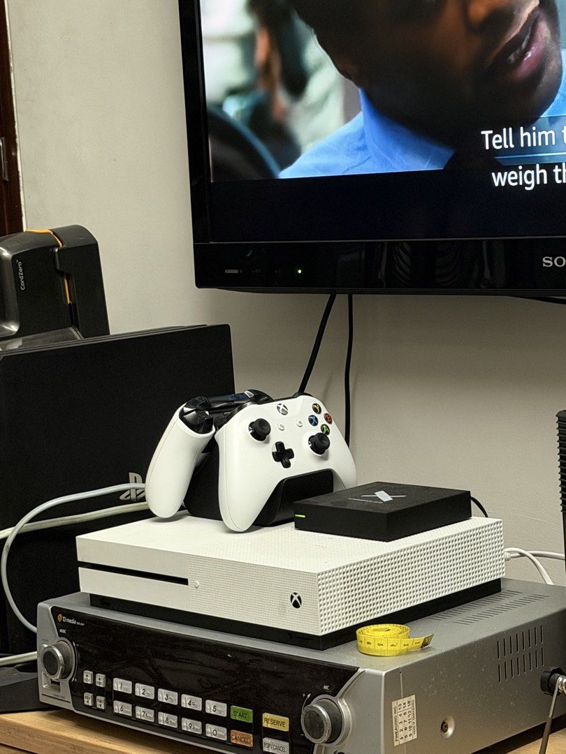 Xbox one (Category: Xbox) located in Bulacan. Submitted by mysticdeer.6d7f47 (Listing ID 1434300429, Image 1). Description: Xbox one 2 controller with charger Hdmi power cable 220v No games included.
