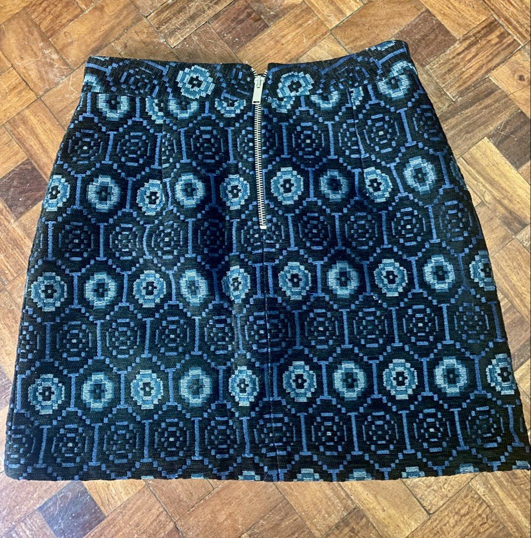 Zara Basic Geometric Pattern Mini Skirt (Category: Skirts) located in Makati City. Submitted by sweetsj (Listing ID 1434253226, Image 2). Description: - Zara Basic mini skirt - Unique geometric pattern (blue & black) - Features a back zipper closure - Size: S (EUR S, MEX 26) - Made in Spain .