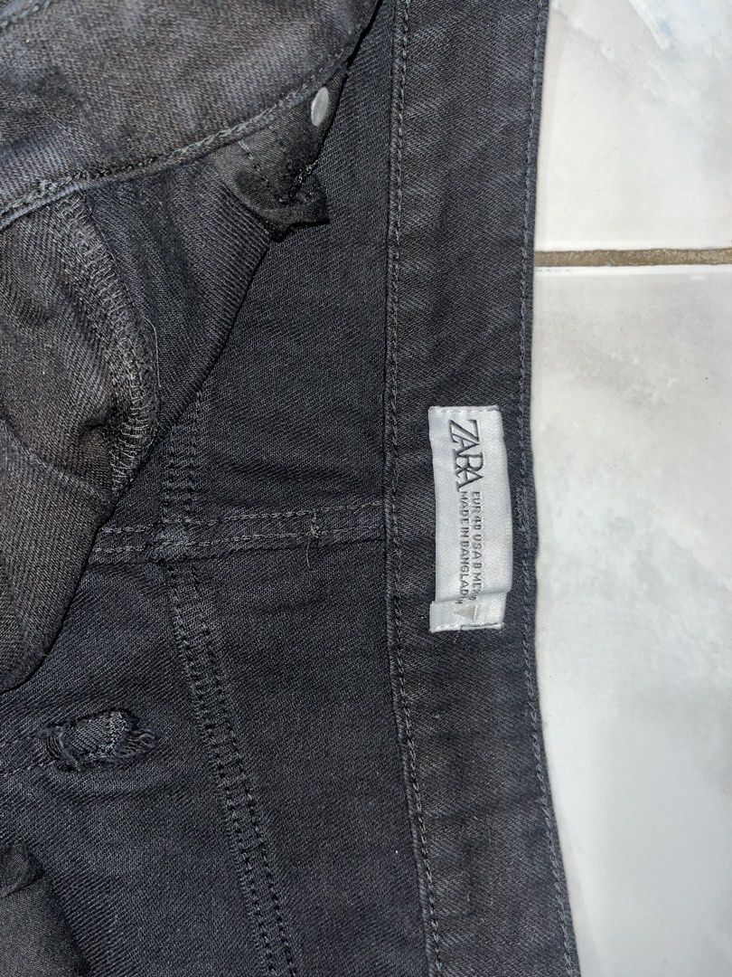 Zara Black Denim Skirt (Category: Skirts) located in Taguig. Submitted by tarakape (Listing ID 1434187407, Image 1). Description: - Zara black denim skirt - Classic design - Zipper closure - Front pockets - Raw hem detail - Size: EUR 36, USA 4, MEX 26 - Made in Bangladesh.