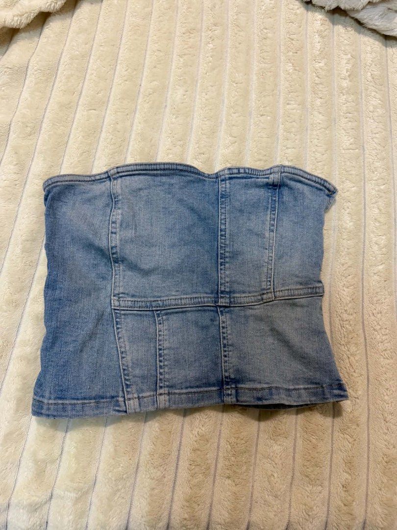 Zara Denim Tube Top (Category: Others Tops) located in Manila. Submitted by backupaccount2 (Listing ID 1434224096, Image 1). Description: - Zara denim tube top - Light blue wash - Structured design - Size: EUR S, USA S, MEX 26 - Made in Pakistan - Perfect for a casual look.
