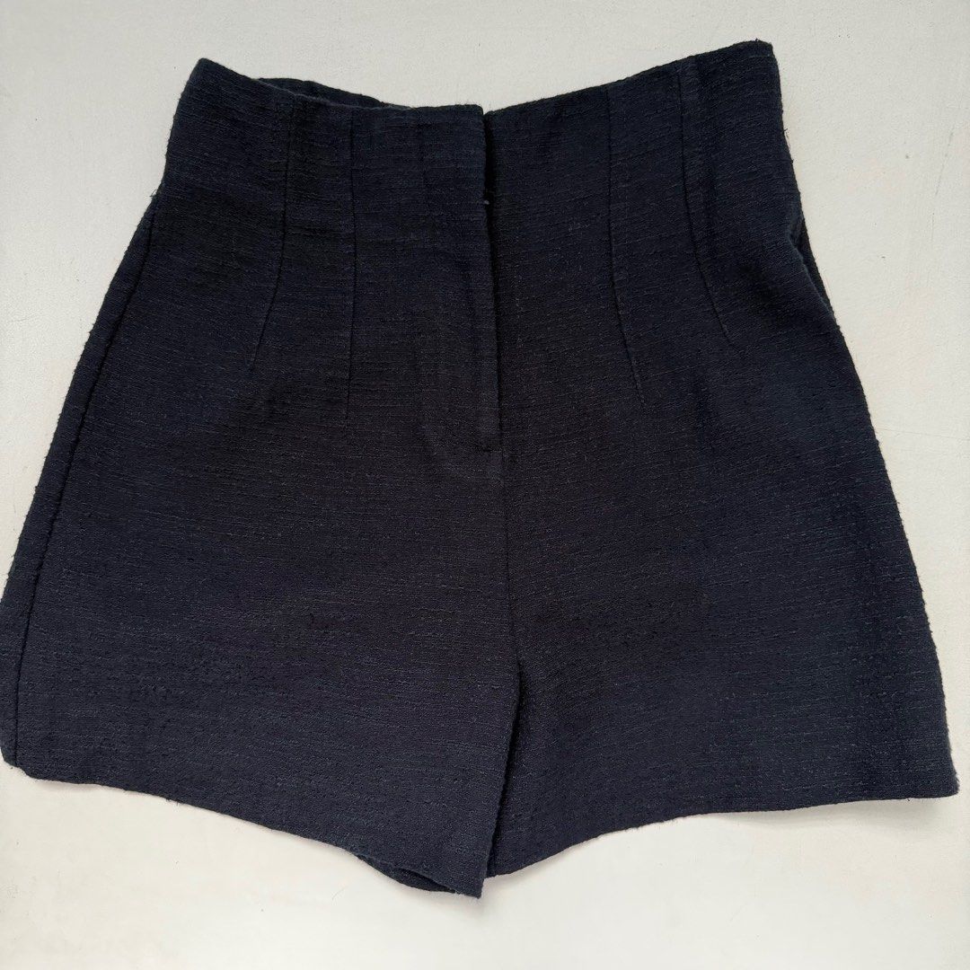 Zara High-Waisted Shorts - XS (Category: Shorts) located in Quezon City. Submitted by roseela (Listing ID 1434202731, Image 1). Description: - ZARA TWEED SKORT - navy blue - size: XS (24-25 inches waist) - MOP: Gcash/bdo - LOC: QC.
