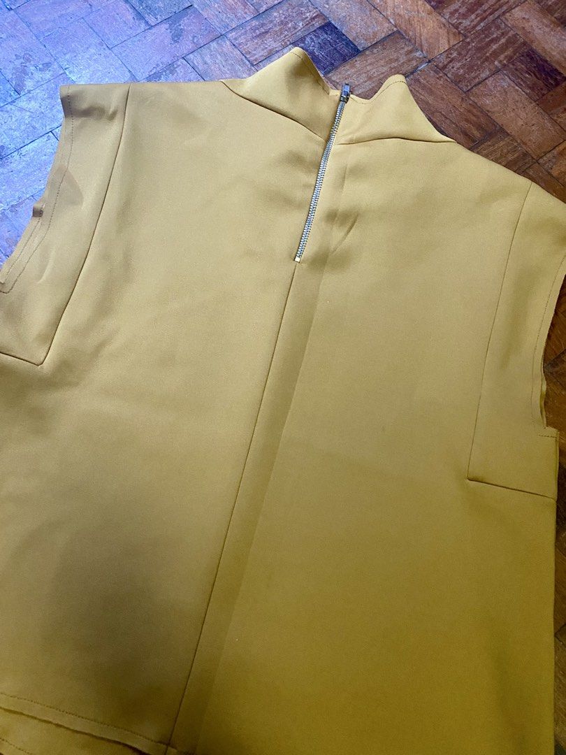 Zara Mustard Top (Category: Blouses) located in Makati City. Submitted by sweetsj (Listing ID 1434252380, Image 3). Description: - Zara mustard top - High neckline - Zipper closure at the back - Sleeveless - Boxy silhouette - Size M .