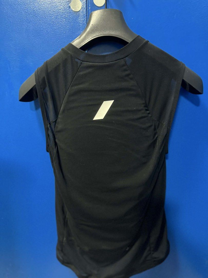 100% Tarka Smart Shock Upper Body Protection Vest (Category: Vests) located in Makati City. Submitted by phyles20 (Listing ID 1434537503, Image 2). Description: - 100% Tarka Vest - Black color - Size: M - Zip closure - Smart Shock technology - Quilted back with blue stitching - Designed for upper body protection - Comfortable fit - Features the 100% logo.