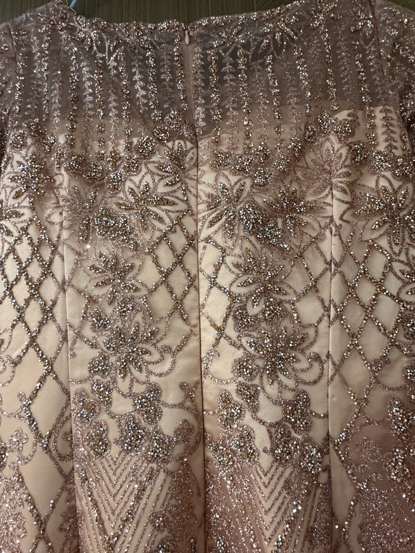 幸福傳承 婚後物資 媽媽晚裝 Evening Gown （分類：晚裝）位於 Hong Kong。 由 meowcatmeow9711 提交（商品編號 1434461033，圖片 3）。簡介： 。