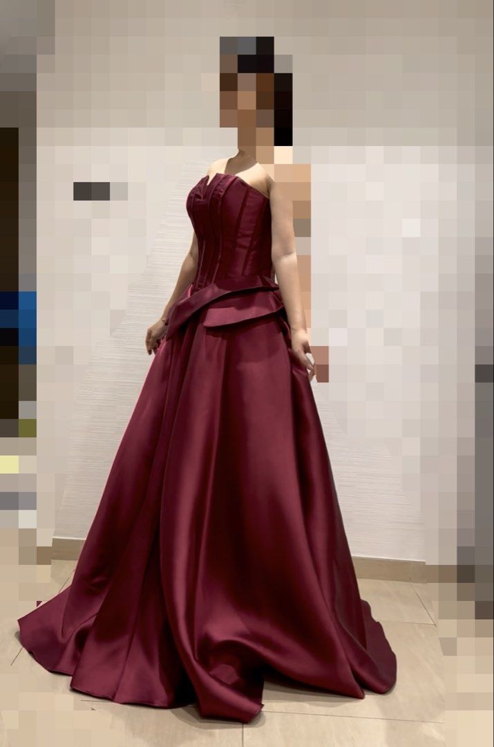 幸福傳承 緞面馬甲晚裝 Burgundy Corset Ball Gown （分類：晚裝）位於 Hong Kong。 由 meowcatmeow9711 提交（商品編號 1434464956，圖片 3）。簡介： Elegant burgundy ball gown with a corset bodice. Perfect for formal events or special occasions.。