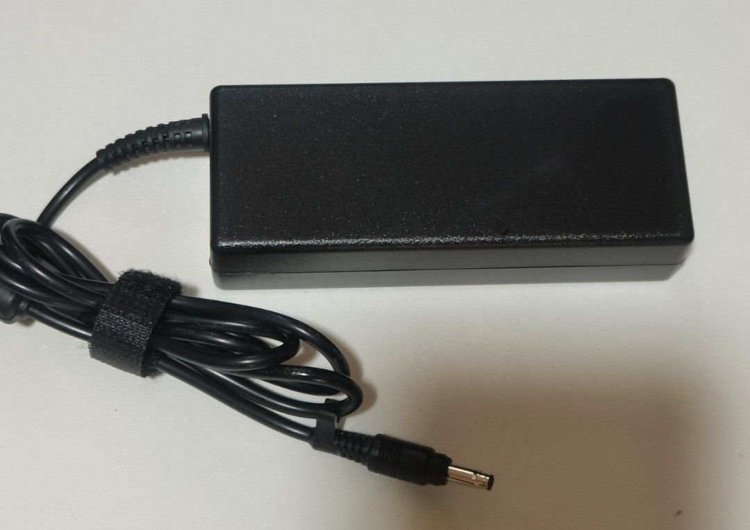 AC Charger/Adaptor for Laptop (Output: 19V) (Category: Chargers) located in Makati City. Submitted by franco31 (Listing ID 1434407011, Image 2). Description: Replacement AC Adapter for Laptop. Input: 100-240V - 1.6A 50/60Hz Output: 19V = 4.74A.