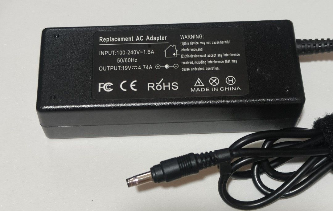 AC Charger/Adaptor for Laptop (Output: 19V) (Category: Chargers) located in Makati City. Submitted by franco31 (Listing ID 1434407011, Image 1). Description: Replacement AC Adapter for Laptop. Input: 100-240V - 1.6A 50/60Hz Output: 19V = 4.74A.