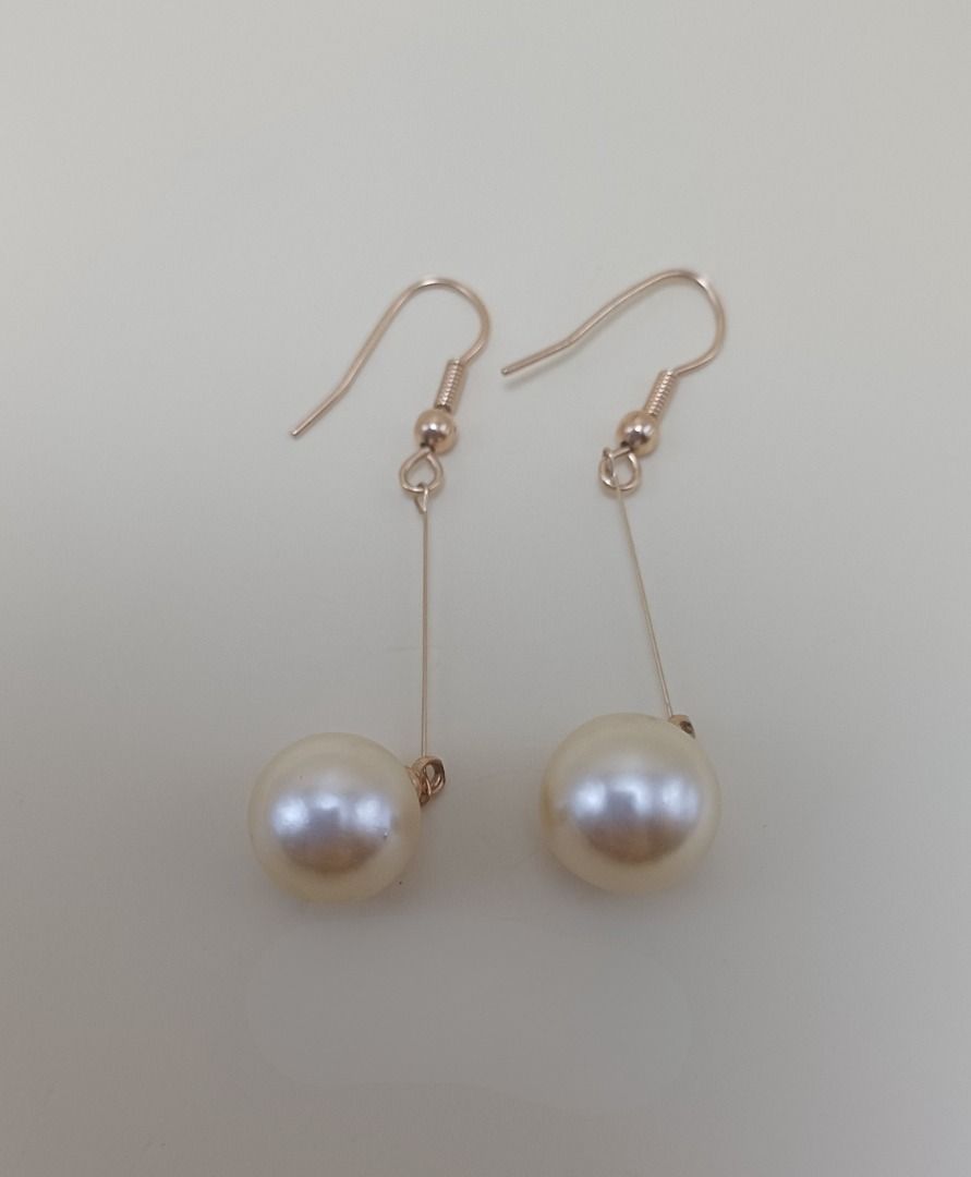 Accessories Set 155 (Category: Necklaces) located in Cebu City. Submitted by tea_pr (Listing ID 1434405414, Image 2). Description: 1 set available 1 pair of earrings Length: 6 cm (approx.) 1 pc. necklace Length (unclasped): 80 cm (approx.) RFS: Decluttering Delivery/shipping fee to be shouldered by buyer. Modes of payment: Gcash, PayPal, or online bank transfer.