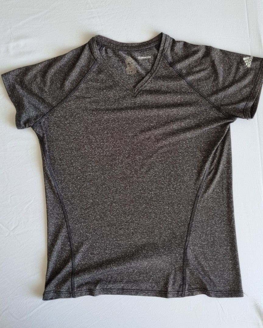 Adidas Climalite V-Neck T-Shirt (Category: Activewear) located in Muntinlupa City. Submitted by prh-87494 (Listing ID 1434479158, Image 3). Description: - Adidas Climalite V-neck t-shirt - Very good condition - Dark grey color - Adidas logo on sleeve - Climalite logo inside - Breathable material - Suitable for sports and casual wear 📍Location: Alabang, Metro Manila ❗Strictly NO MEET-UPS. ✨Strictly NO CASH ON DELIVERY, NO SWAPS, NO ABONO! FULL Pa