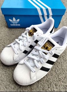 adidas gazelle silver green womens Adidas Adilette Comfort Women's Slides :Cloud White main image 1