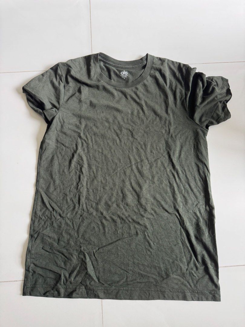 Alo size M shirt (Category: Activewear) located in Singapore. Submitted by connectico (Listing ID 1434452172, Image 1). Description: .