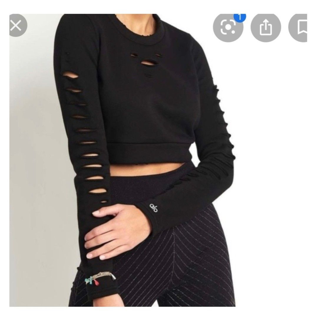 ALO Yoga Ripped Warrior Long Sleeve Crop Top Sweatshirt Women's S (Category: Activewear) located in Singapore. Submitted by tomtato (Listing ID 1434439342, Image 1). Description: LOWBALLERS WILL BE IGNORED Condition 7/10 Black colour Ripped and distressed style Ptp 43ck Shoulder to shoulder 35cm Sleeve 66.5cm Length 41cm check out my other listings for more quality activewear and other items! tags: long sleeve, exercise, sweater, jumper, pullover