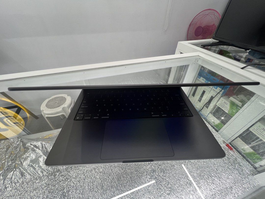 Apple MacBook Pro 14-inch M4 16GB (Category: Laptops & Notebooks) located in Manila. Submitted by vaniextura (Listing ID 1434548523, Image 2). Description: - Apple MacBook Pro 14-inch - M4 chip - 16GB RAM - Liquid Retina XDR display - Storage: 467.67GB available of 494.38GB - Battery cycle count: 127 - Battery health: 82% -color space black .