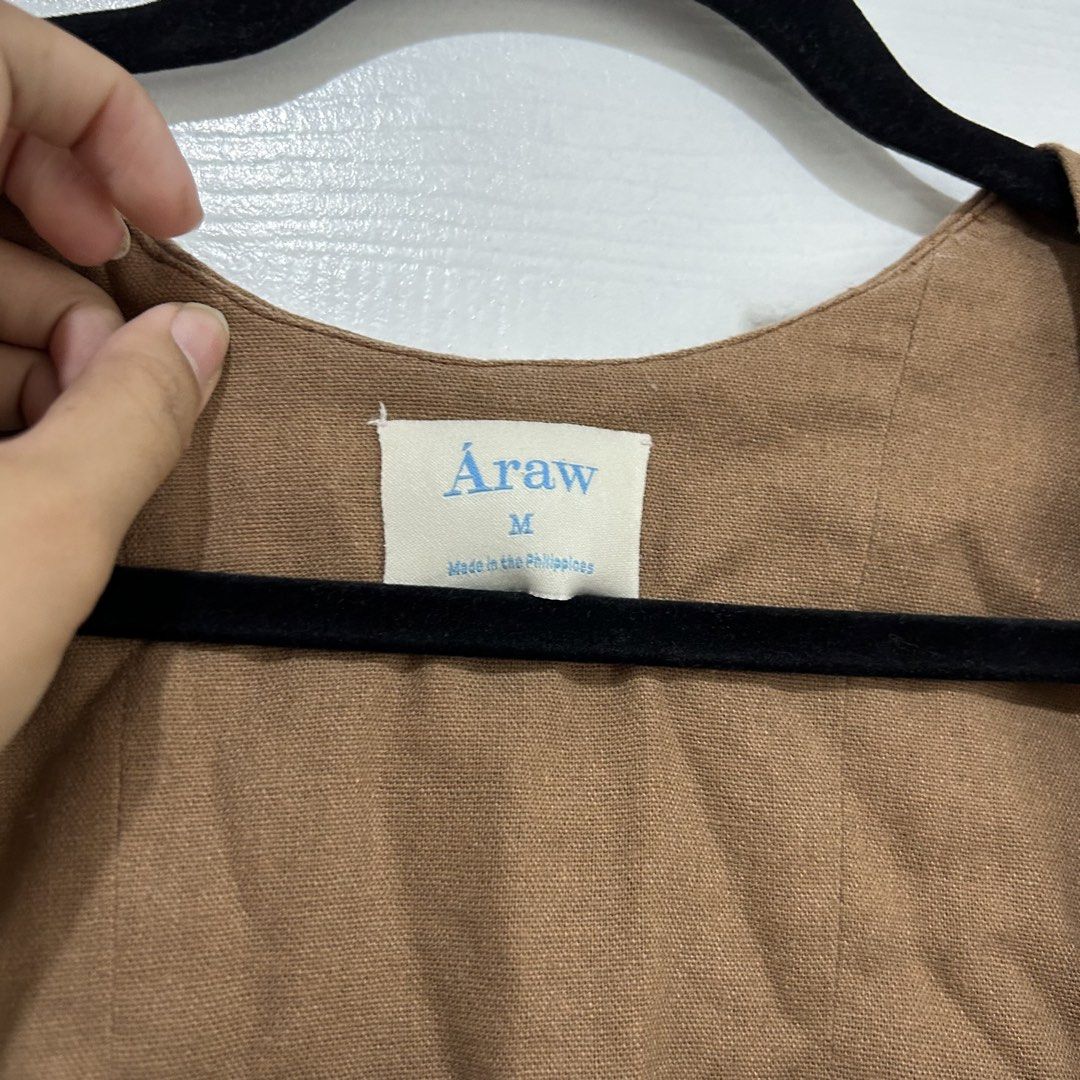 Araw The Line Brown Beton Top medium (Category: Sleeveless) located in Manila. Submitted by ann_sml (Listing ID 1434447048, Image 2). Description: RFS: gained weight - priced lower because there's light stain on the armpits but not noticeable when worn.