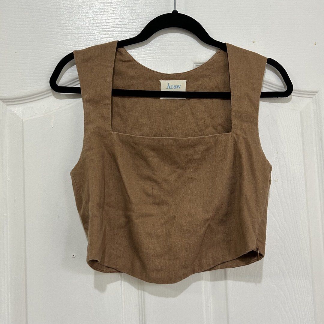 Araw The Line Brown Beton Top medium (Category: Sleeveless) located in Manila. Submitted by ann_sml (Listing ID 1434447048, Image 1). Description: RFS: gained weight - priced lower because there's light stain on the armpits but not noticeable when worn.