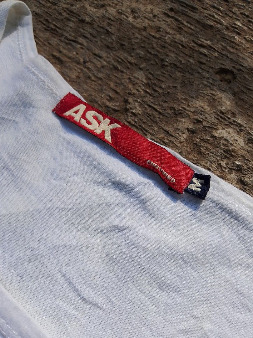 Ask Enquired Graphic T-shirt (Category: Shirts) located in Bonifacio. Submitted by rasfinds16 (Listing ID 1434402123, Image 3). Description: Brand : Ask Enquired 📌ALL ITEMS ARE NEGOTIABLE / DM ME 📩 📌Color may vary due to lighting. Size : M on tag Dimension : 21" (length) x 16" (width) Color Rate : 9 / 10 Condition : Excellent Issue : lose stitch sa babaa / Need wash MOP : GCash Courier : J&T Location : Mindanao - PAY NOW / SHIPPED NOW | TOMORR