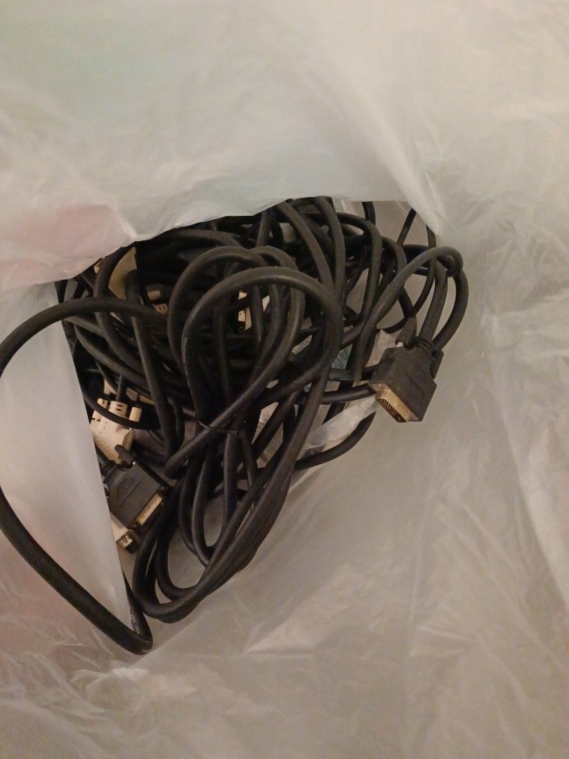 Assorted Cables - VGA and DVI441431570671872001