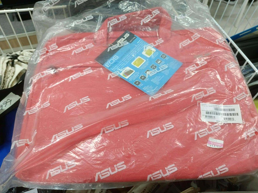 Asus Laptop bag (Category: Laptops & Notebooks) located in Mandaluyong City. Submitted by chivas_regal0712 (Listing ID 1434548304, Image 2). Description: Laptop Bag Condition: Brand New, unused Color: Red Size: Can fit up to 16 inches laptop. Text if interested to 09473633342.