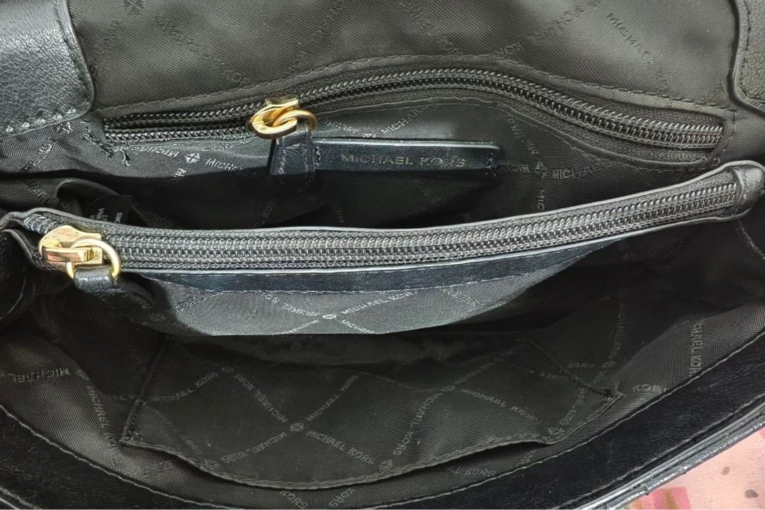 Authentic Preloved Michael Kors Black Quilted Shoulder Bag (Category: Luxury Bags & Wallets) located in Manila. Submitted by findswithalcloset (Listing ID 1434543259, Image 3). Description: 100% Authentic Black Michael Kors shoulder bag Condition: 8.5/10 Inclusions: Bag only Flaw- may hardware fading sa lock (naglagay po muna ng metallic mirror marker pansamantala habang wala pa pong budget para sa electroplating). Price is adjusted based on this