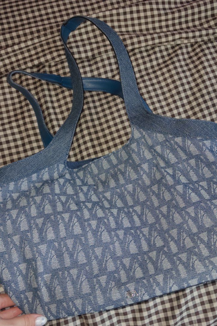 AVA Hobo Bag (Category: Cross-body Bags) located in Pasig City. Submitted by usttiger (Listing ID 1434435080, Image 3). Description: Bought in Australia - Australian Brand Leather outline and canva tote bag RFS: Decluttering.