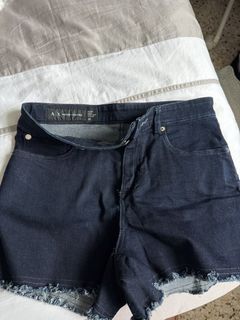 (Category: ) located in . Submitted by wendylml (Listing ID 1434441423, Image 1). Description: .