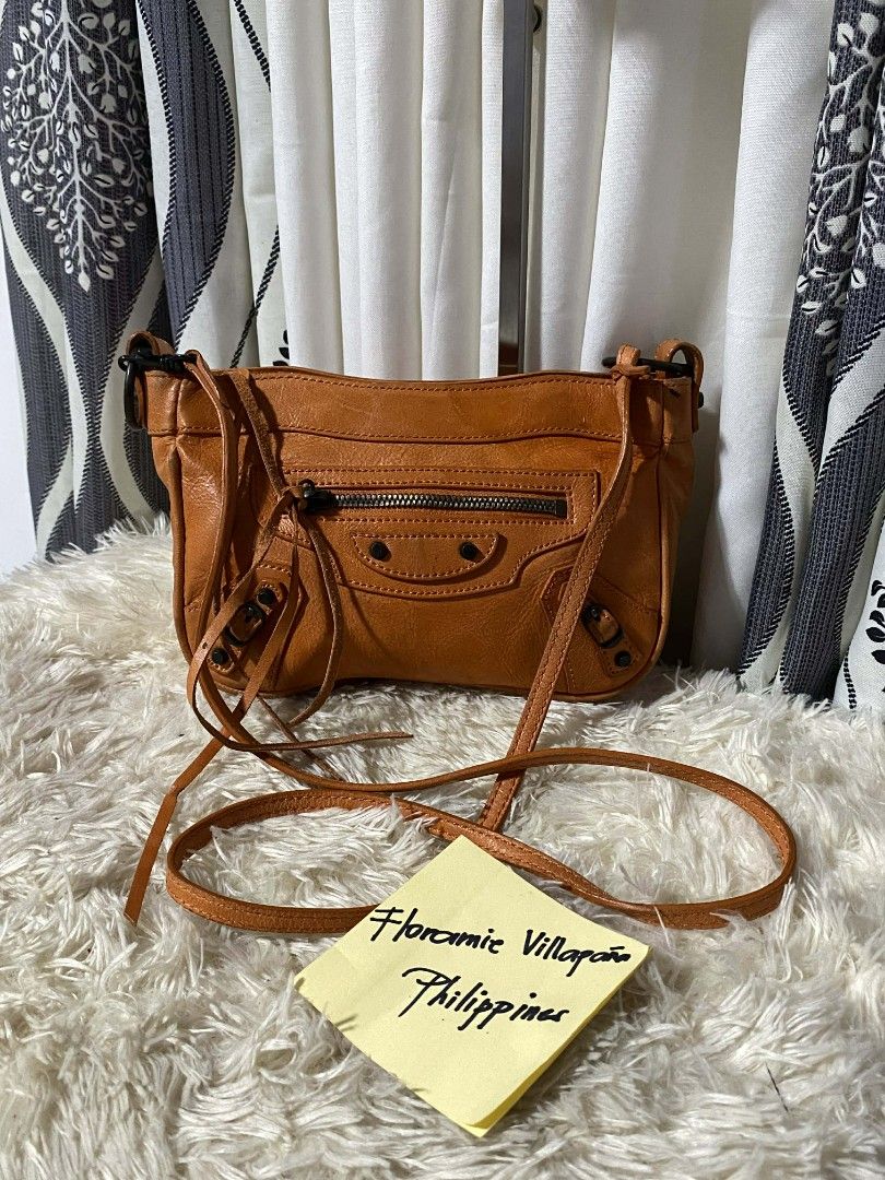 Balenciag insp (Category: Luxury Accessories) located in Tagum. Submitted by luxbagelyas (Listing ID 1434560461, Image 1). Description: genuine leather small size ykk zipper with sign of use.