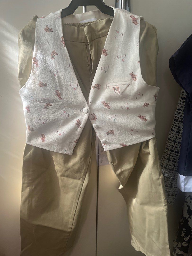Bangkok coordinates (Category: Sets or Coordinates) located in Mandaluyong City. Submitted by drez2imprez (Listing ID 1434526508, Image 2). Description: Beige coordinates brand new free size vest and pants sets.
