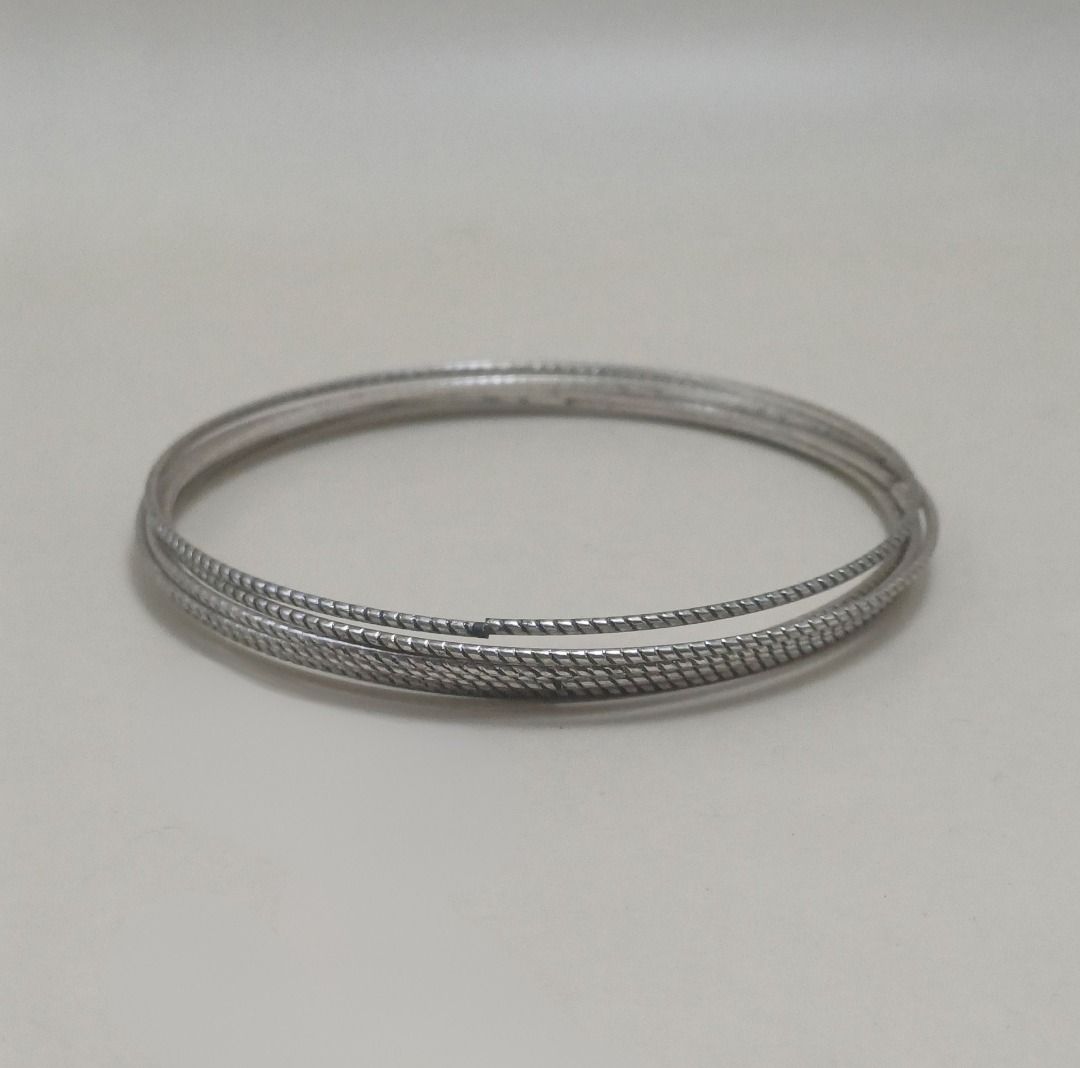 Bangle Set 95 (Category: Bracelets) located in Cebu City. Submitted by tea_pr (Listing ID 1434400503, Image 2). Description: 1 set available Very mild tarnish on outer portion Circumference: 21 cm (approx.) RFS: Decluttering Delivery/shipping fee to be shouldered by buyer. Modes of payment: Gcash, PayPal, or online bank transfer.
