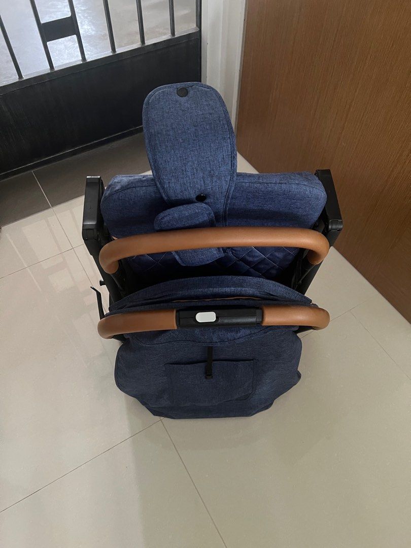 Basic Stroller (Category: Strollers) located in Singapore. Submitted by pewpewpew__ (Listing ID 1434422366, Image 2). Description: Stroller bought from taobao for $100, selling for $30. Lightly used as rarely go out..