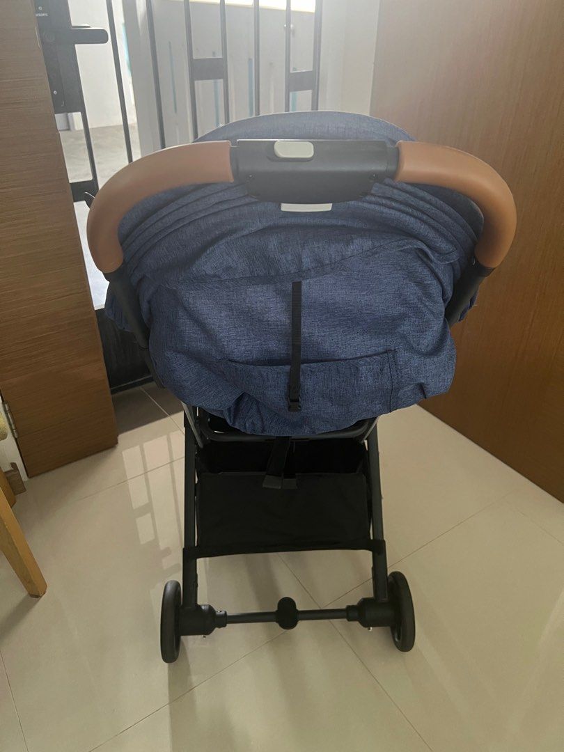 Basic Stroller (Category: Strollers) located in Singapore. Submitted by pewpewpew__ (Listing ID 1434422366, Image 3). Description: Stroller bought from taobao for $100, selling for $30. Lightly used as rarely go out..