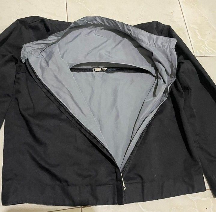 Black & Gray Reversible Jacket with Hidden Compartment (Category: Coats, Jackets and Outerwear) located in Santa Rosa. Submitted by bgcoded (Listing ID 1434588879, Image 1). Description: super nice quality perfect for ph weather fabric condition: 9/10.