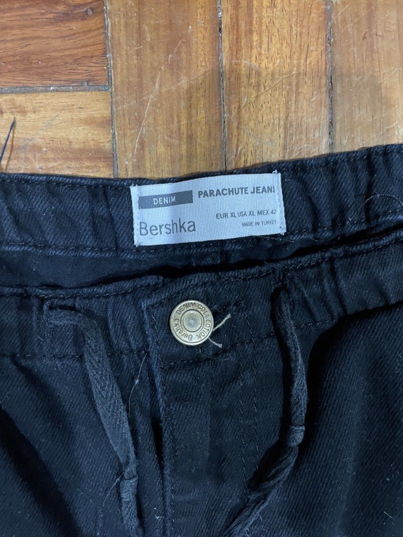 Bershka Baggy Pants (Category: Jeans) located in Quezon City. Submitted by declutter.studios (Listing ID 1434421636, Image 2). Description: WIDTH (WAIST): 34 (GARTERIZED) LENGTH: 40.5 MINE - ₱[PRICE] ✨ NOTES: NEEDS WASH, PRISTINE CONDITION ⚠️ FLAWS: NONE 🚛 ADDITIONAL SHIPPING FEE 📩 MESSAGE ME FOR MORE DETAILS OR INQUIRIES!.