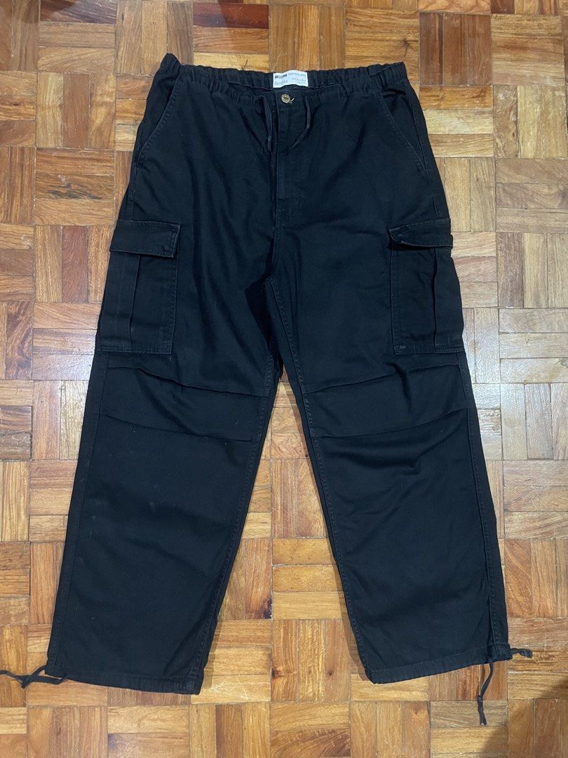 Bershka Baggy Pants (Category: Jeans) located in Quezon City. Submitted by declutter.studios (Listing ID 1434421636, Image 1). Description: WIDTH (WAIST): 34 (GARTERIZED) LENGTH: 40.5 MINE - ₱[PRICE] ✨ NOTES: NEEDS WASH, PRISTINE CONDITION ⚠️ FLAWS: NONE 🚛 ADDITIONAL SHIPPING FEE 📩 MESSAGE ME FOR MORE DETAILS OR INQUIRIES!.
