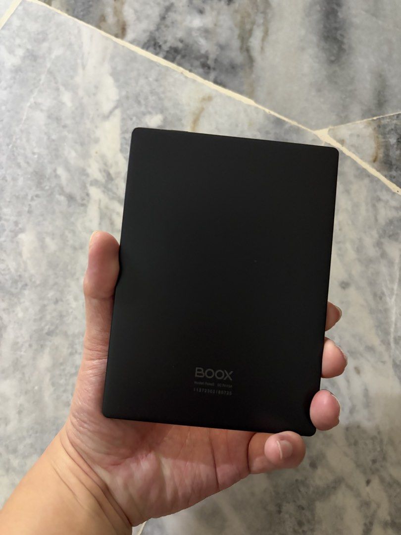 BOOX E-reader (Category: E-Readers) located in Kuala Lumpur. Submitted by coolflower.c29f87 (Listing ID 1432893734, Image 3). Description: Compact and versatile eReader, perfect for daily reading. Runs on Android, so you’re not limited to one ecosystem. Battery life is strong and screen is easy on the eyes. Device is in good working condition with minimal signs of use. * 6” E-Ink display – comfortable for long reading * Android 11 – install apps 