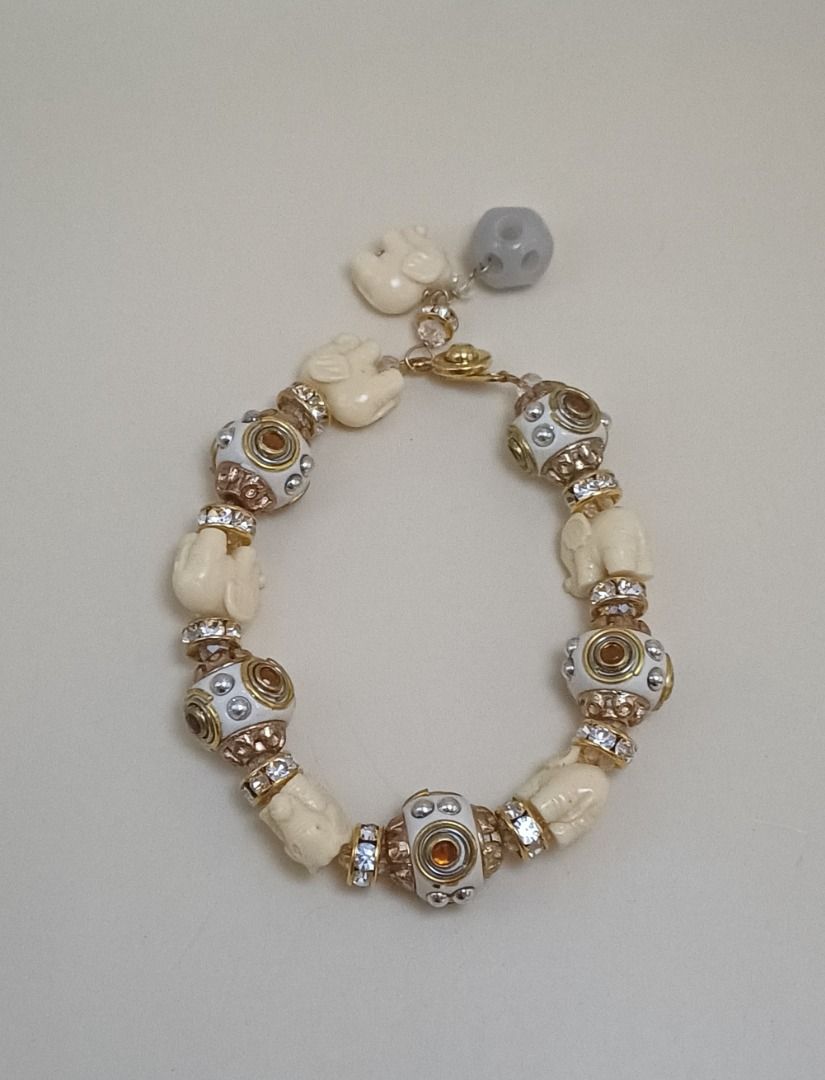 Bracelet 584 (Category: Bracelets) located in Cebu City. Submitted by tea_pr (Listing ID 1434402746, Image 1). Description: 1 pc. available With USA PAT 2007 marking Length (unclasped): 20.5 cm (approx.) Similar to Bracelet 411 RFS: Decluttering Delivery/shipping fee to be shouldered by buyer. Modes of payment: Gcash, PayPal, or online bank transfer.