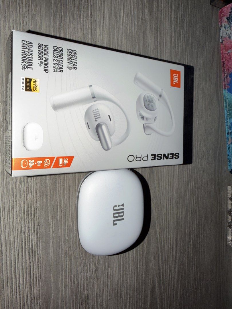 Brand new earbuds