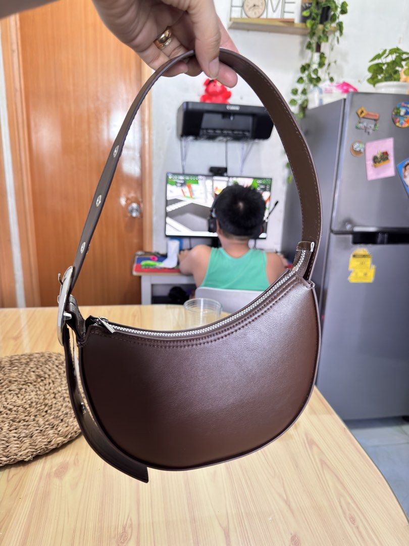 Brandnew H&M Shoulder Bag (Category: Luxury Bags & Wallets) located in Cainta. Submitted by affordableprelovedstuff (Listing ID 1434462459, Image 2). Description: Last price posted .
