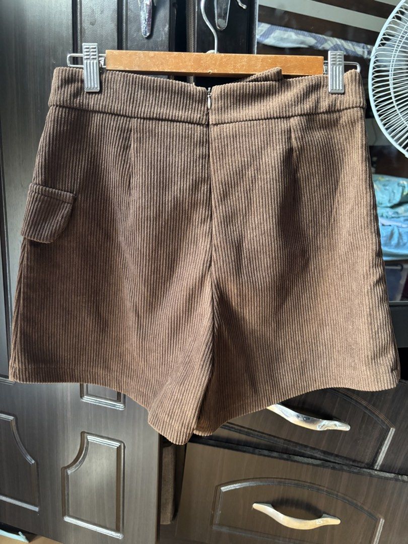 Brown Corduroy Skorts (Category: Shorts) located in Manila. Submitted by mscyaa.declutter (Listing ID 1434458449, Image 2). Description: waist: 27-28 not stretchy, not garterized pockets not working.