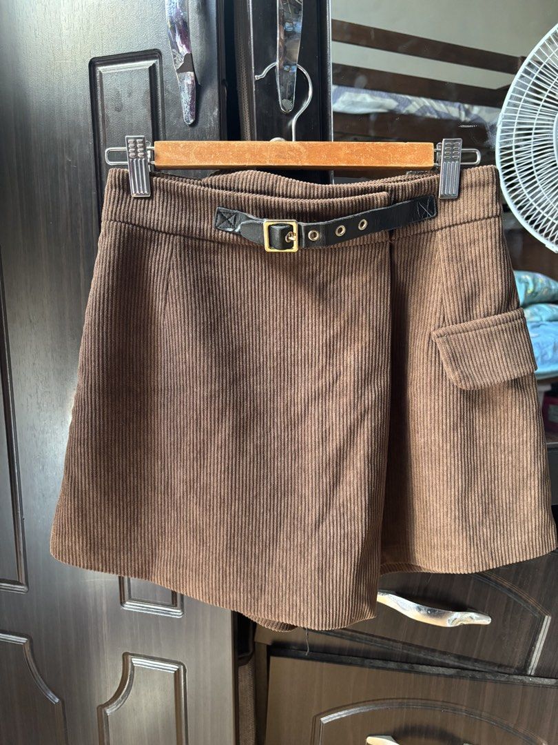 Brown Corduroy Skorts (Category: Shorts) located in Manila. Submitted by mscyaa.declutter (Listing ID 1434458449, Image 1). Description: waist: 27-28 not stretchy, not garterized pockets not working.