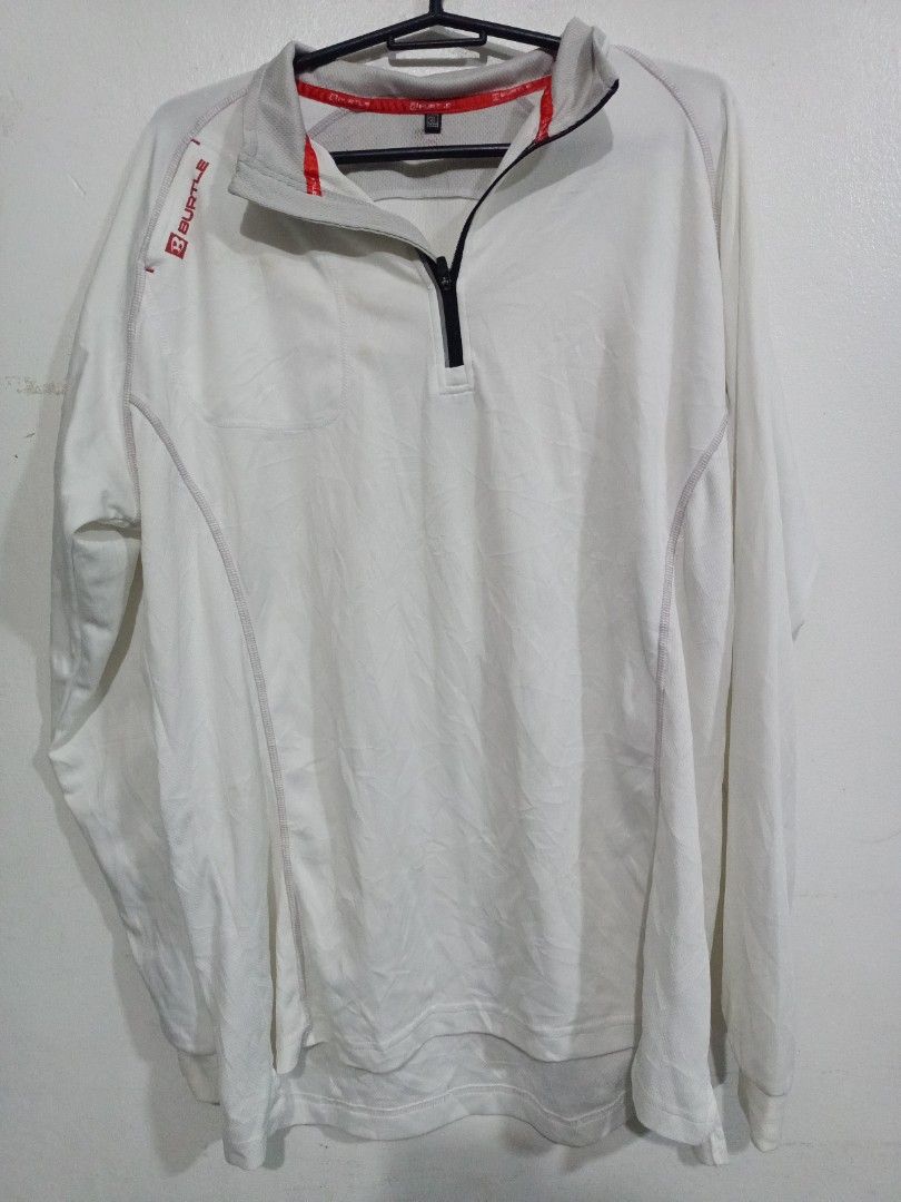 Burtle Pullover 3L (Category: Coats, Jackets and Outerwear) located in Pasig City. Submitted by yeyedelosreyes13 (Listing ID 1434500585, Image 1). Description: - White Burtle pullover - Half-zip closure - Size: 3L - Red Burtle logo on sleeve and collar - Red collar accent - Long sleeves - Needs Wash .