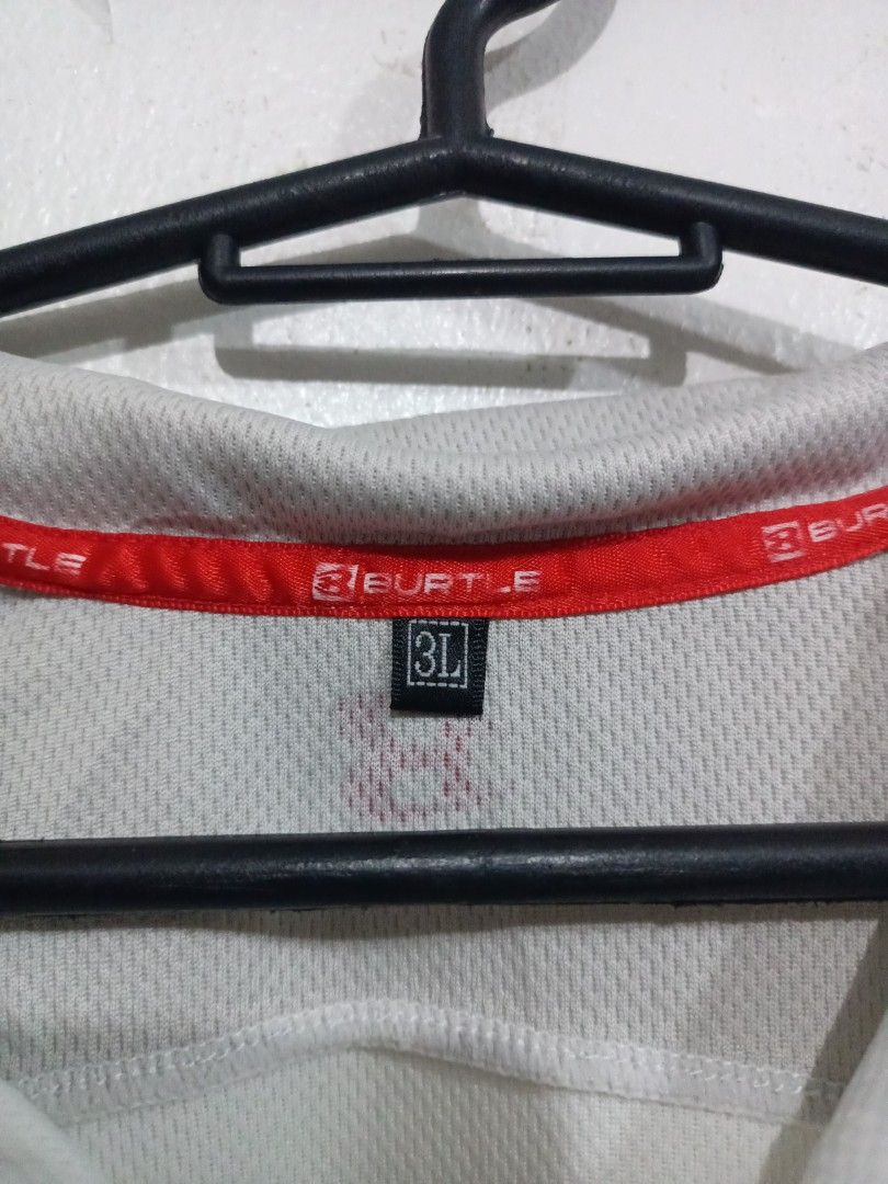 Burtle Pullover 3L (Category: Coats, Jackets and Outerwear) located in Pasig City. Submitted by yeyedelosreyes13 (Listing ID 1434500585, Image 3). Description: - White Burtle pullover - Half-zip closure - Size: 3L - Red Burtle logo on sleeve and collar - Red collar accent - Long sleeves - Needs Wash .